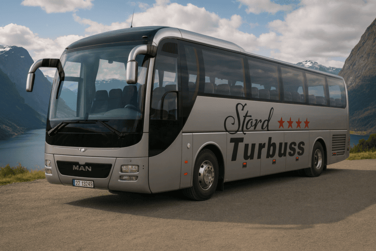 En moderne Stord Turbuss med fire stjerner, perfekt for komfortable og pålitelige bussreiser i Norge, omgitt av naturskjønne fjorder og fjell.